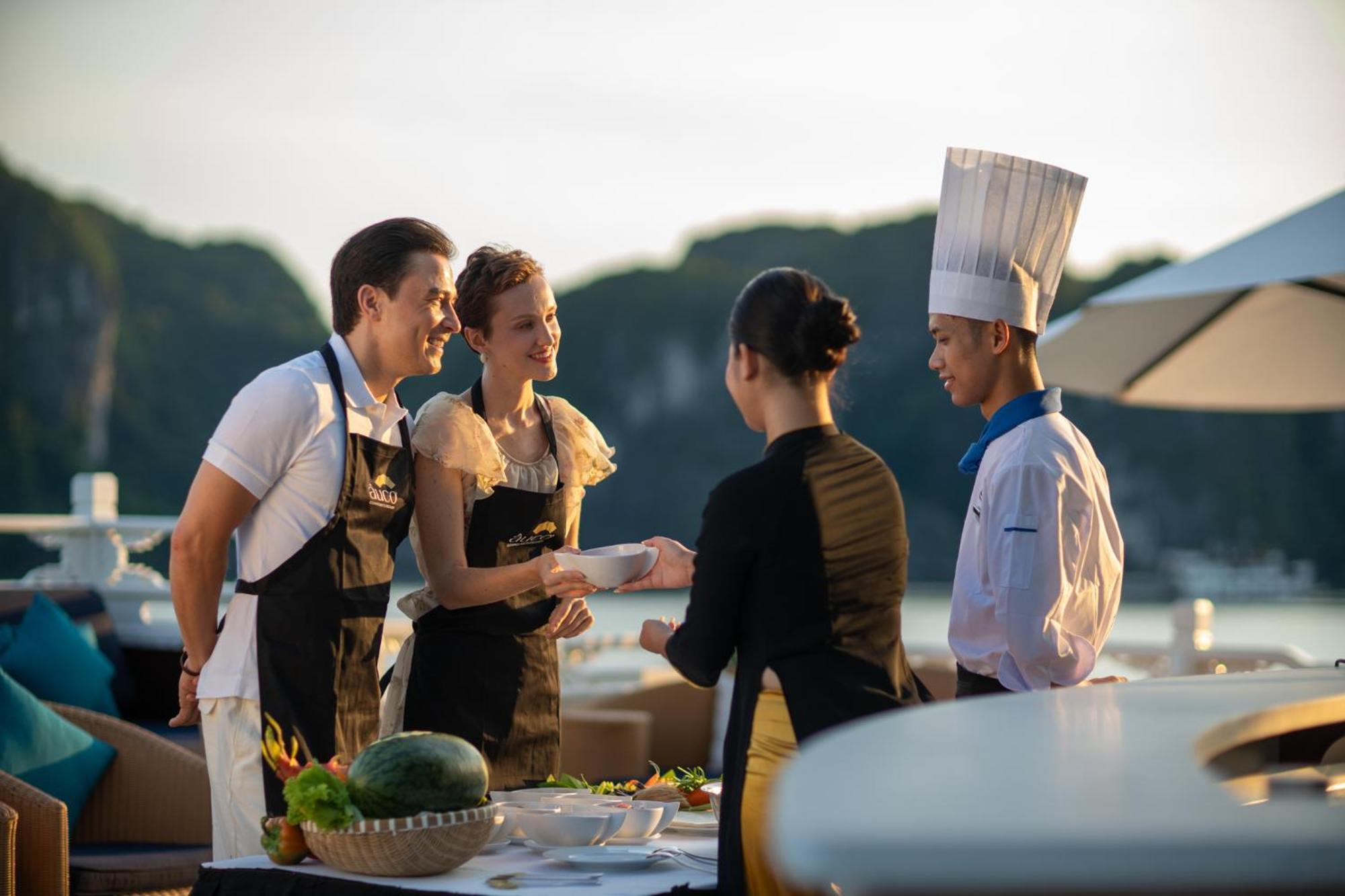 ホテル The Au Co Cruise - Managed By Bhaya Cruise ハロン エクステリア 写真