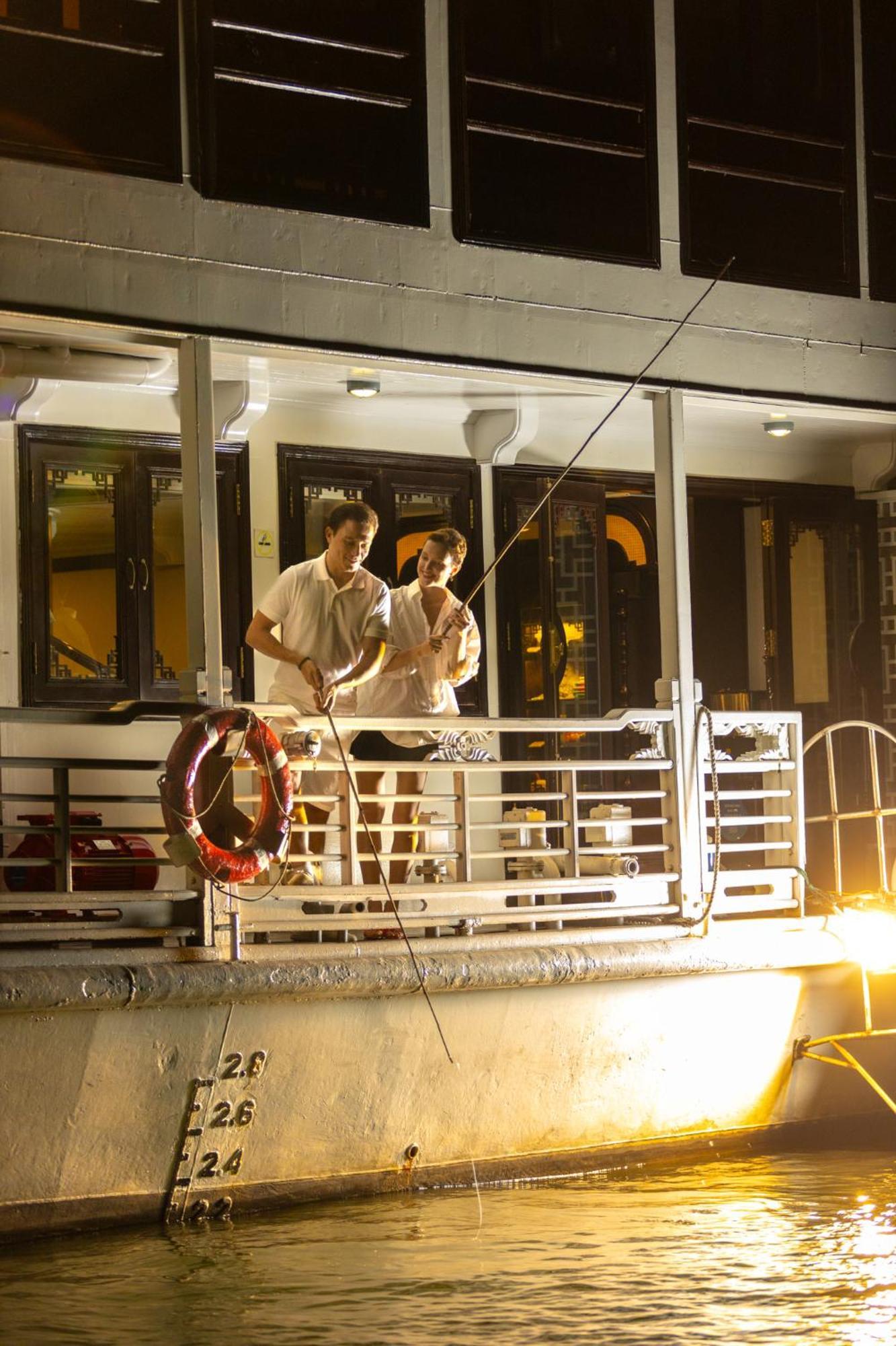 ホテル The Au Co Cruise - Managed By Bhaya Cruise ハロン エクステリア 写真